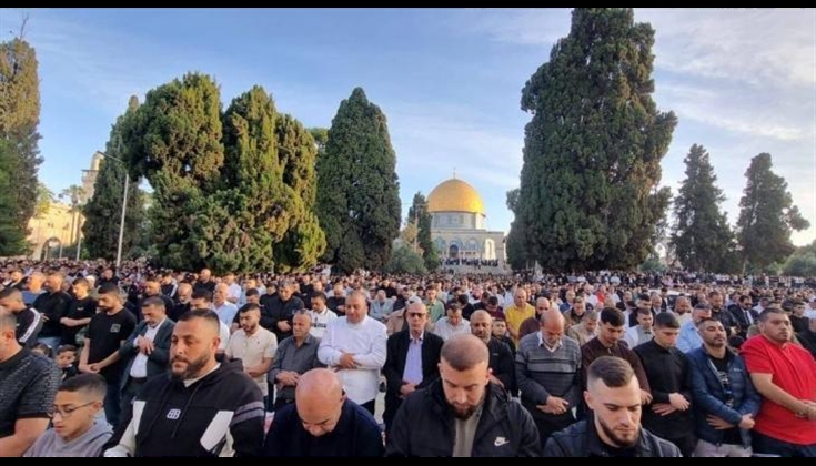 70 ألف مُصلِّ يؤدون الجمعة في المسجد الأقصى