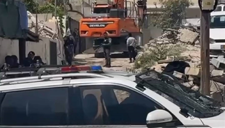 الاحتلال يهدم عمارة سكنية في حي البستان بسلوان