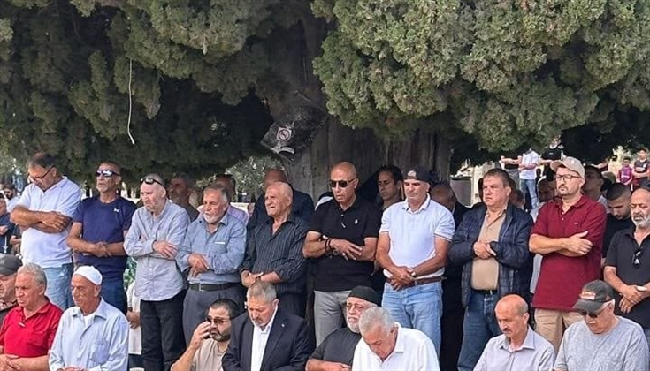 عشرات الآلاف يؤدون صلاة الجمعة في المسجد الأقصى