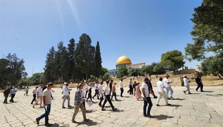 تشديدات إسرائيلية بالقدس وعشرات المستوطنين يقتحمون باحات الأقصى