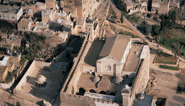 سلطات الاحتلال تغلق المسجد الإبراهيمي وتطرد موظفيه وسدنته
