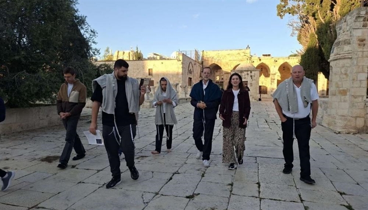 مستوطنون يقتحمون باحات الأقصى ويؤدون طقوسًا تلمودية