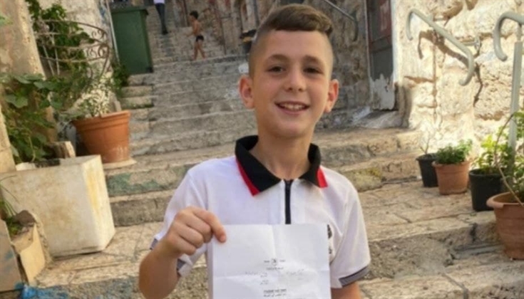 قوات الاحتلال تسلم أمر استدعاء للطفل عدي حداد 9 أعوام للتحقيق معه